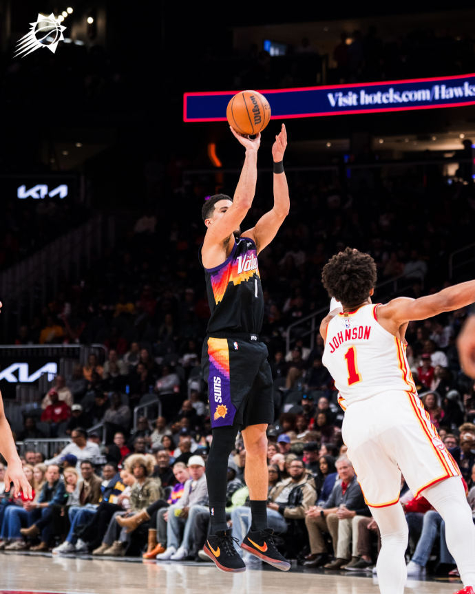 竞技宝热门联赛-太阳不敌老鹰,3连胜被终结!布克31分伤退,格林刚复出再次受伤|三分球|德雷蒙德·格林|菲尼克斯太阳队|洛杉矶湖人队|明尼苏达森林狼队_新浪体育_新浪新闻