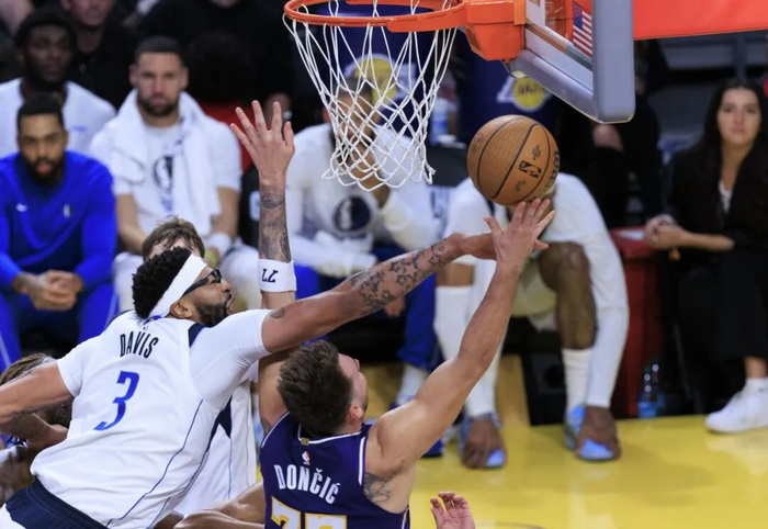 竞技宝赛事直播-富保罗想让浓眉走？阿里纳斯：浓眉最终会想办法偷偷溜回湖人|安东尼·戴维斯|安东尼-戴维斯|洛杉矶湖人队|戴维斯-贝尔坦斯|里奇·保罗_新浪体育_新浪新闻